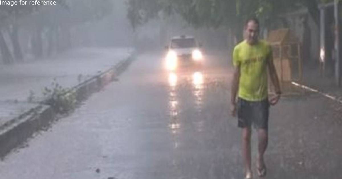 Delhi: Rain lashes several parts of city